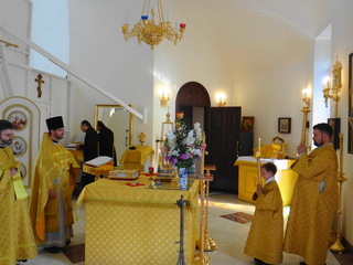 В алтаре строящегося храма Рождества Иоанна Предтечи (2012 г.)